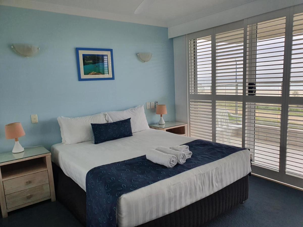 Pacific Surf Absolute Beachfront Apartments Gold Coast Bagian luar foto
