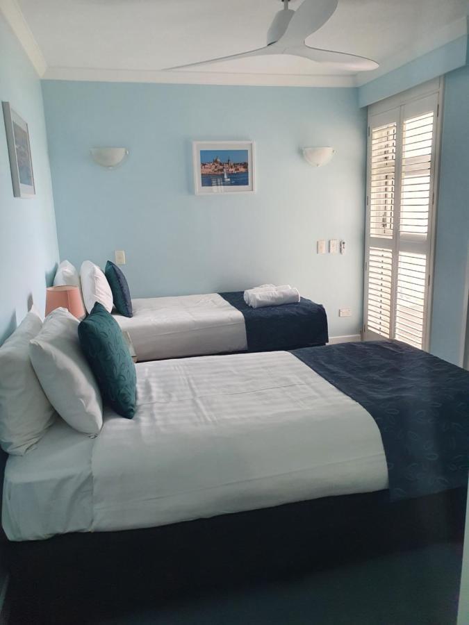 Pacific Surf Absolute Beachfront Apartments Gold Coast Bagian luar foto