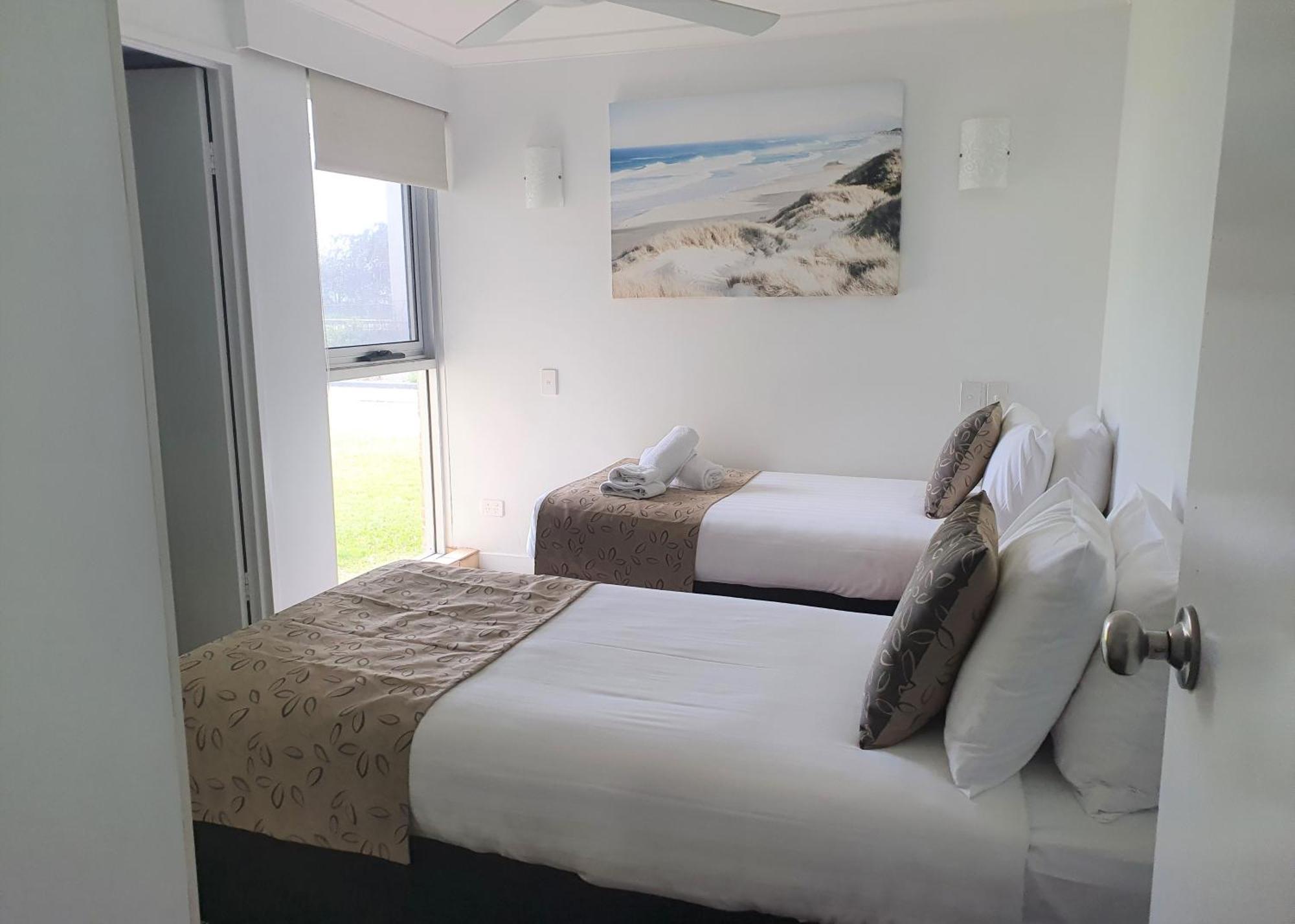 Pacific Surf Absolute Beachfront Apartments Gold Coast Bagian luar foto
