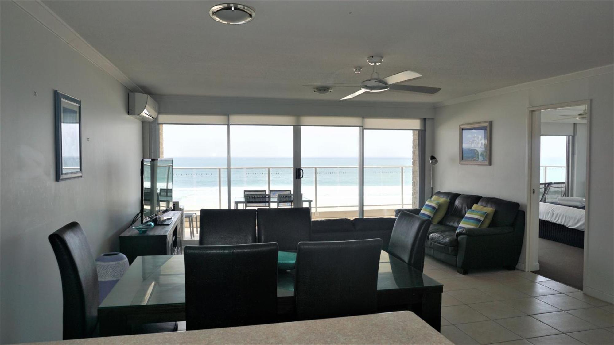Pacific Surf Absolute Beachfront Apartments Gold Coast Bagian luar foto