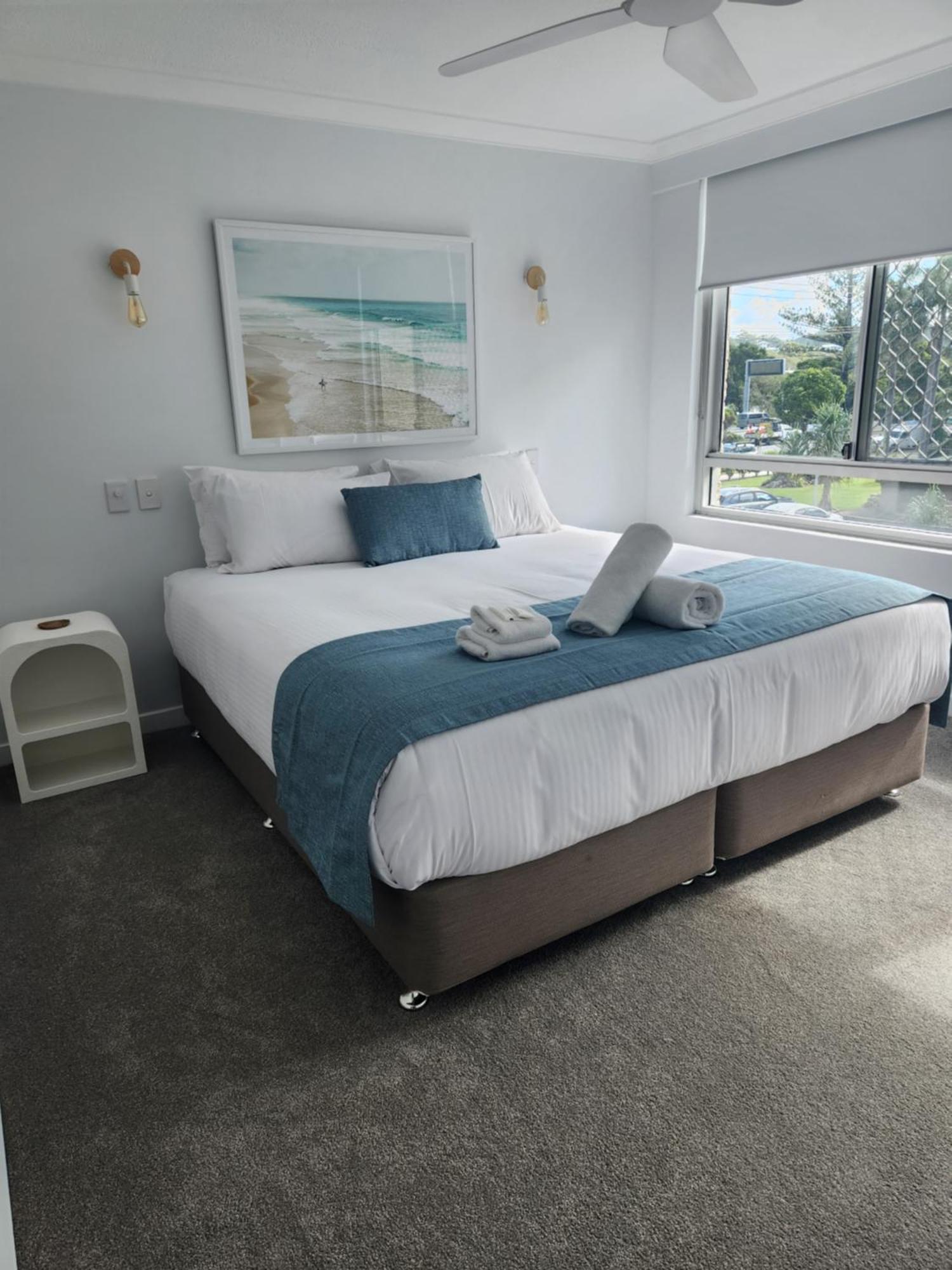 Pacific Surf Absolute Beachfront Apartments Gold Coast Bagian luar foto