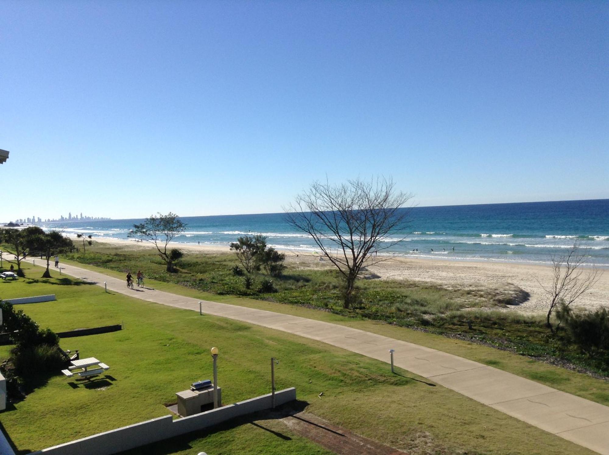 Pacific Surf Absolute Beachfront Apartments Gold Coast Bagian luar foto