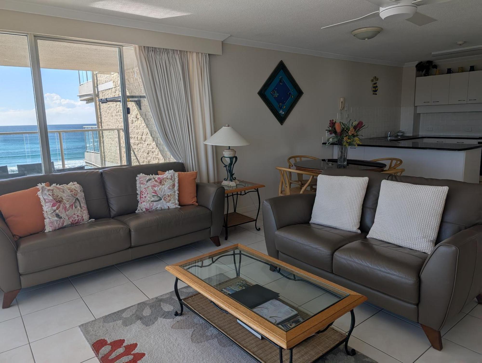 Pacific Surf Absolute Beachfront Apartments Gold Coast Bagian luar foto