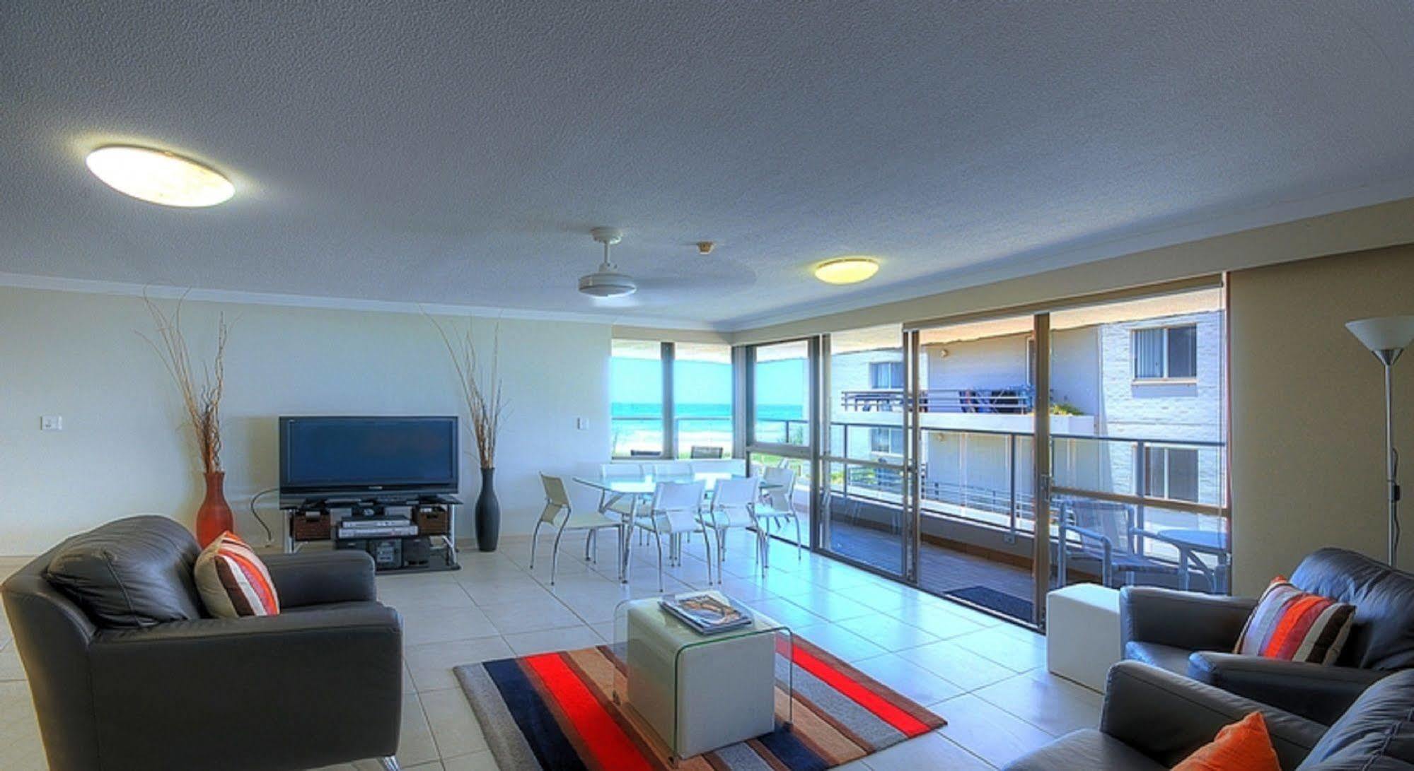Pacific Surf Absolute Beachfront Apartments Gold Coast Bagian luar foto