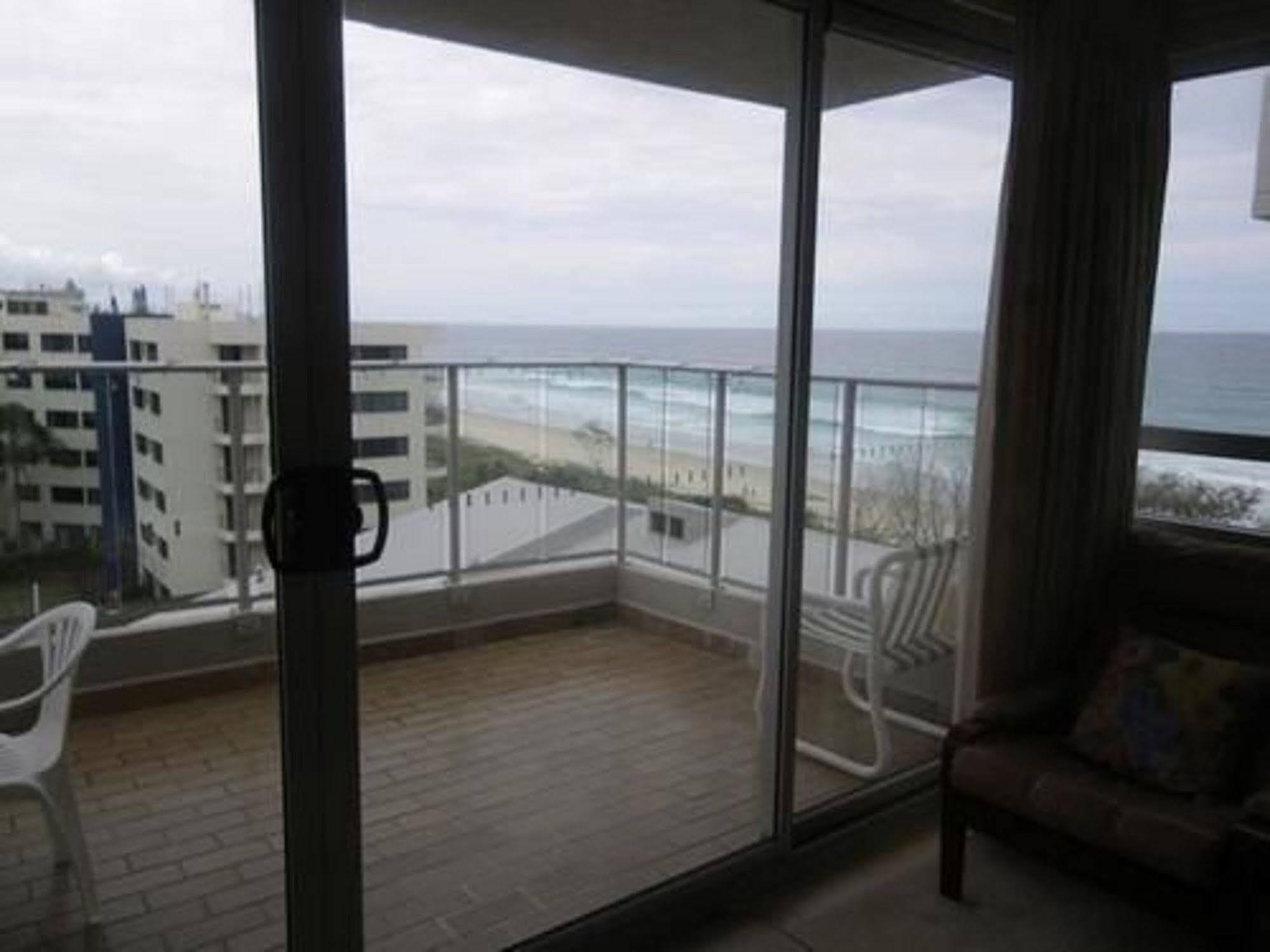 Pacific Surf Absolute Beachfront Apartments Gold Coast Bagian luar foto
